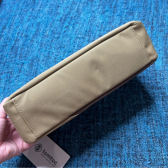 Tomtoc Versatile Switch Daily Crossbody Bag in Khaki - Picture 6 of 9